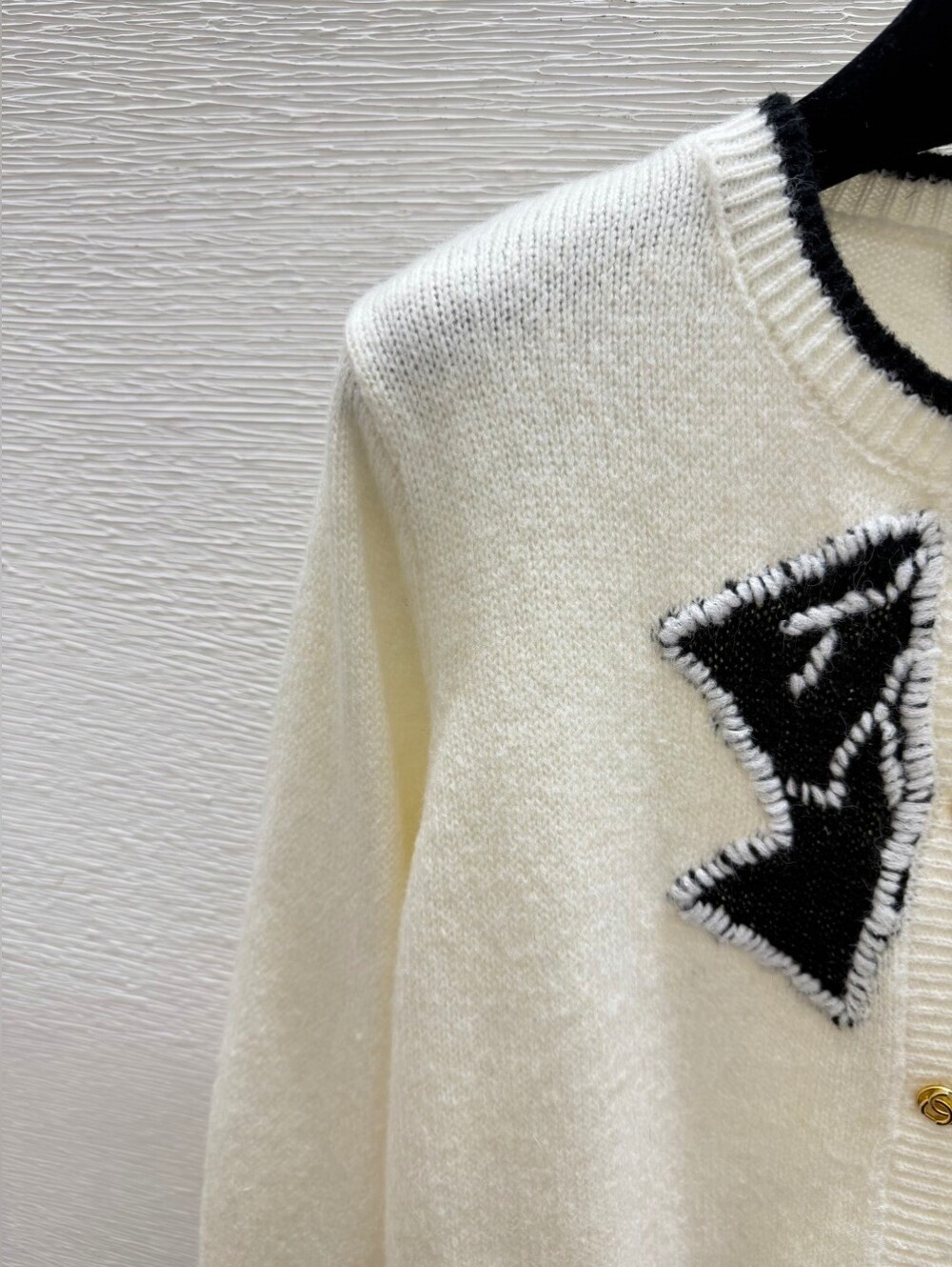 Chanel Cream Knit Cardigan with Black Bow Detail Size36 - Picture 3 of 9